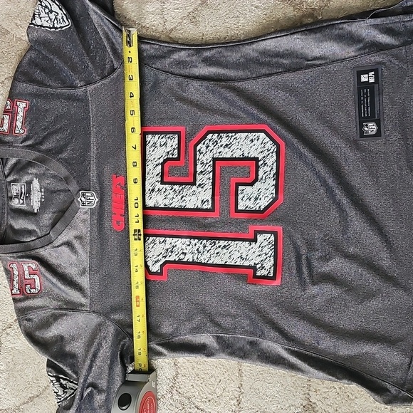 Patrick Mahomes #15 Kansas City Chiefs NFL Pro Line Grey Jersey - Picture 3 of 3